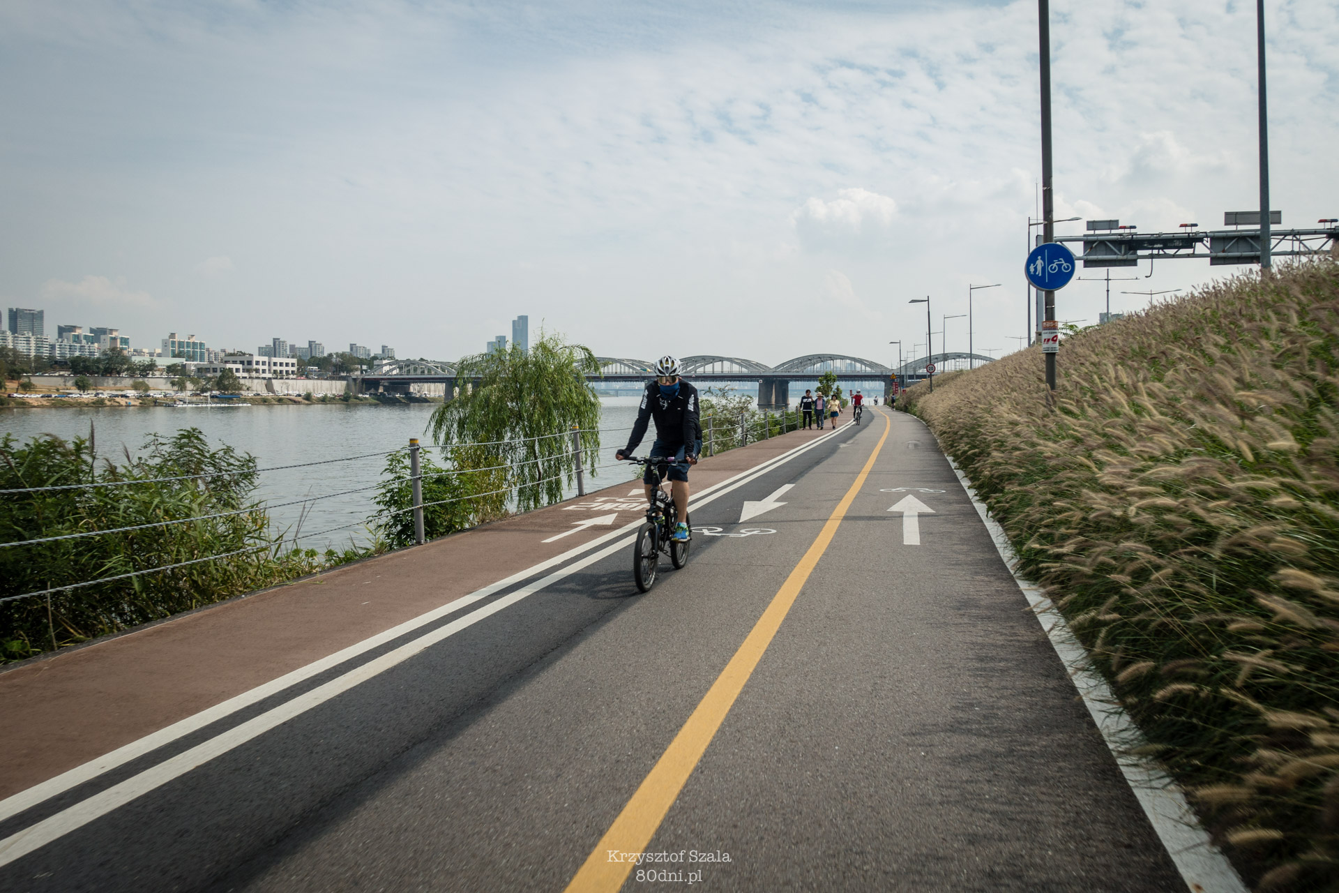 Infrastruktura rowerowa wzdłuż rzeki jest rewelacyjna!
